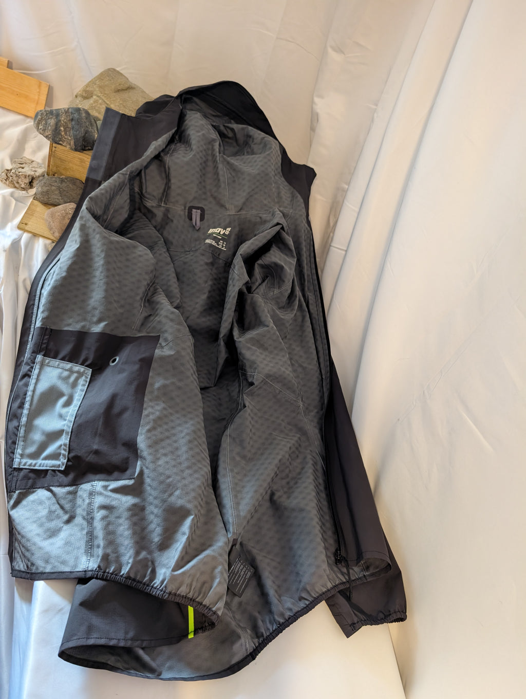 Inov-8 VentureLite Women's Waterprooof Jacket, Black, Size 12 (CJ0041)