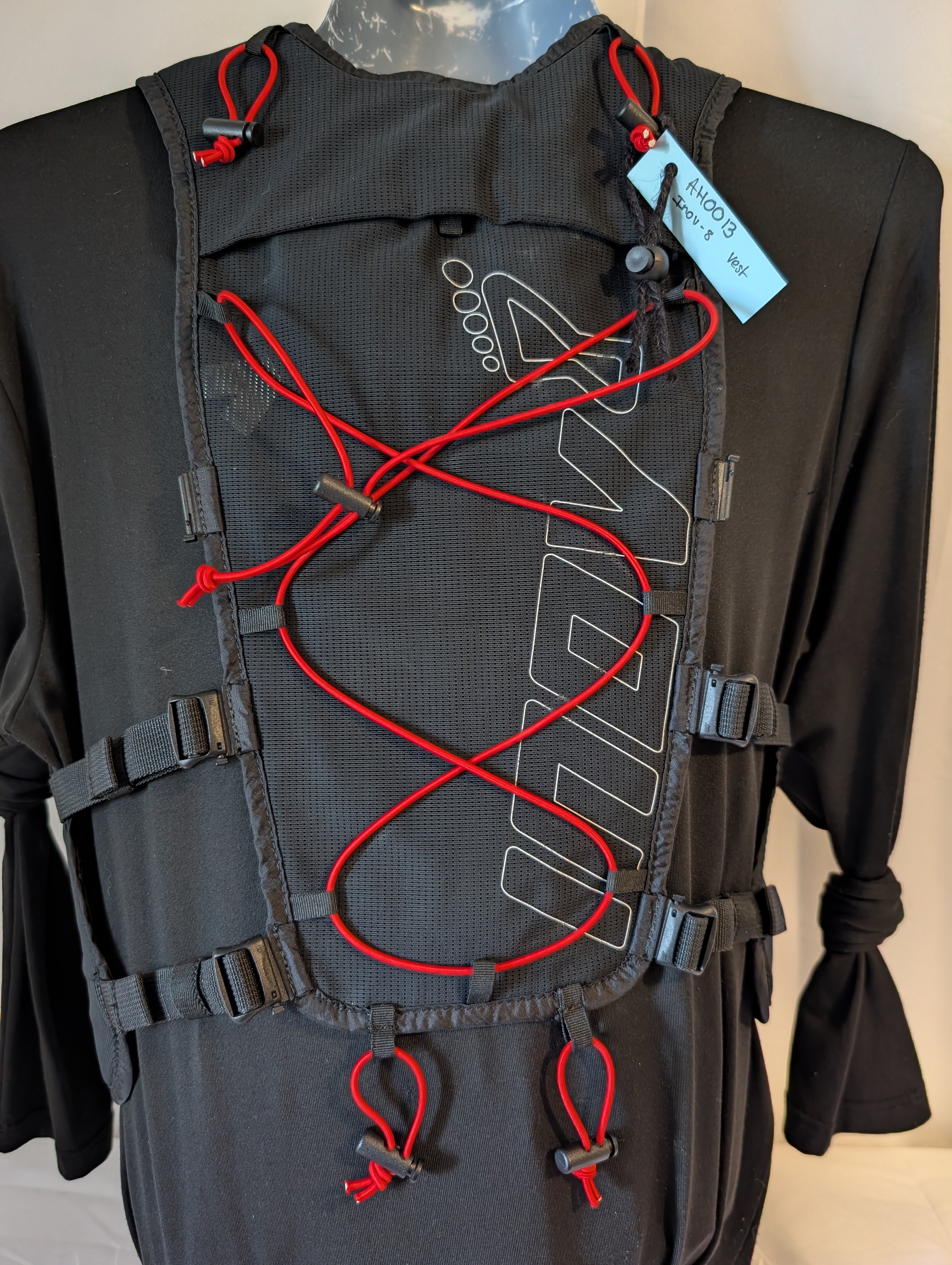 Inov-8 Race Ultra hydration vest, unisex, adjustable size and fitting.