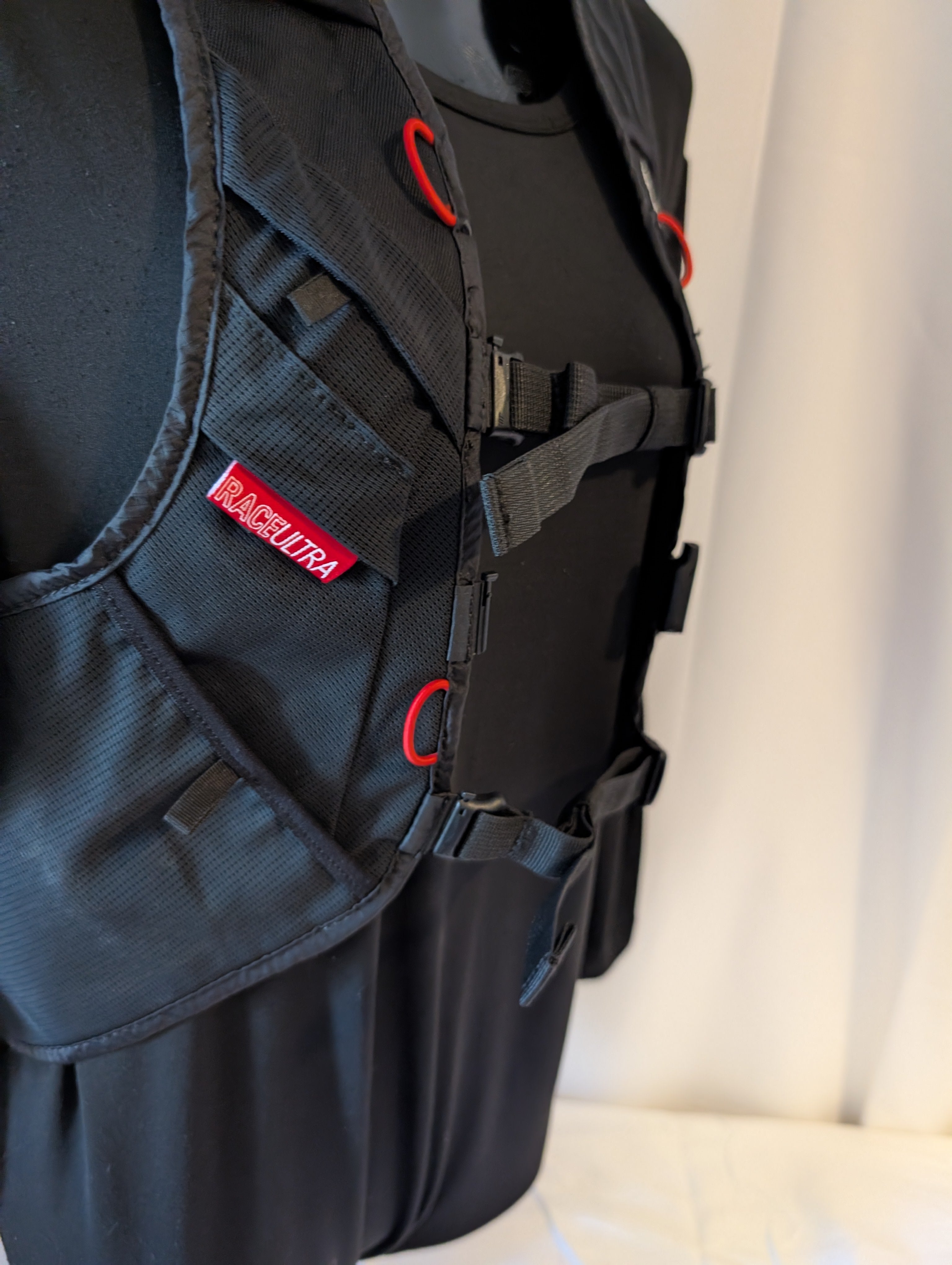 Inov-8 Race Ultra hydration vest, unisex, adjustable size and fitting.
