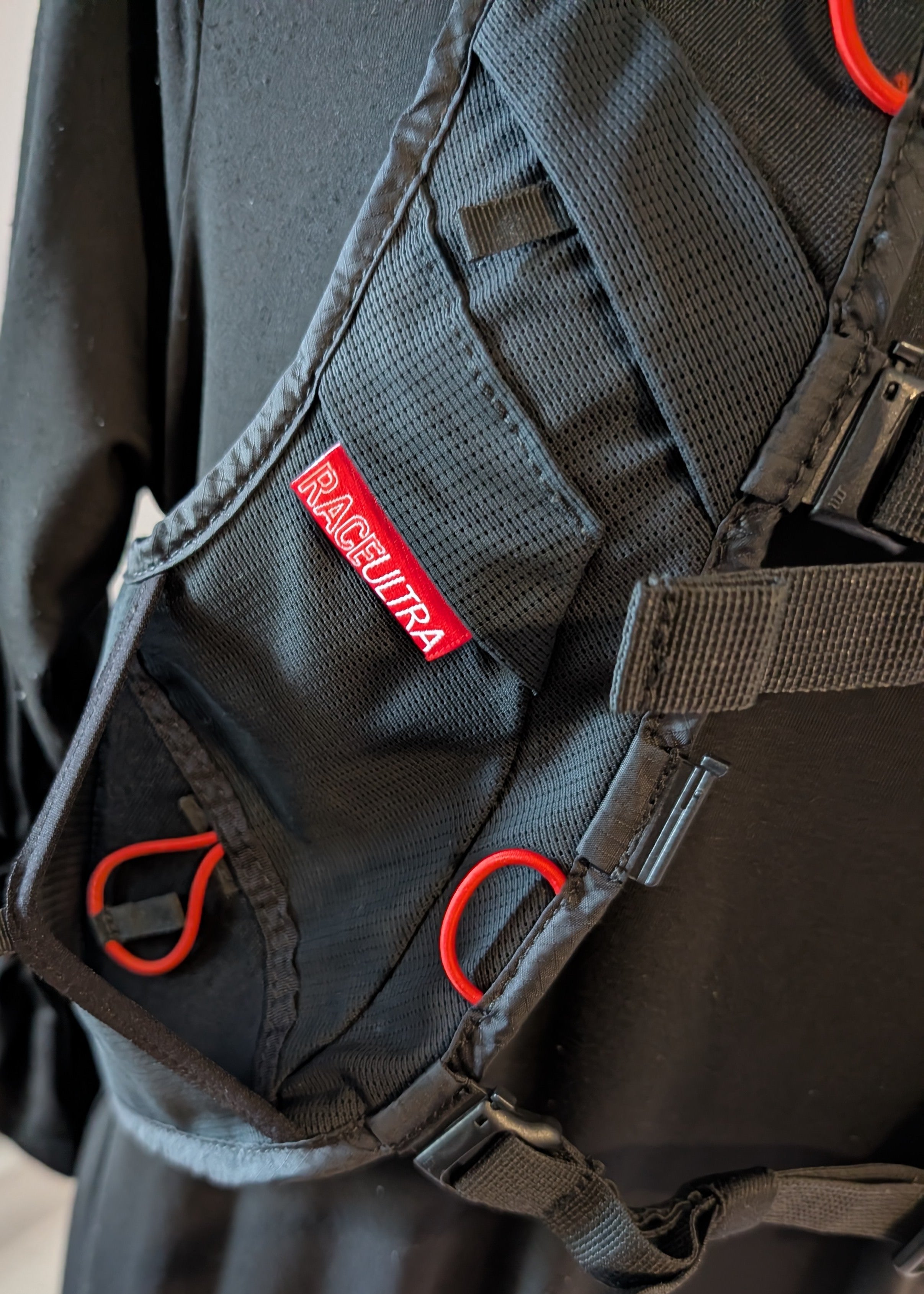 Inov-8 Race Ultra hydration vest, unisex, adjustable size and fitting.