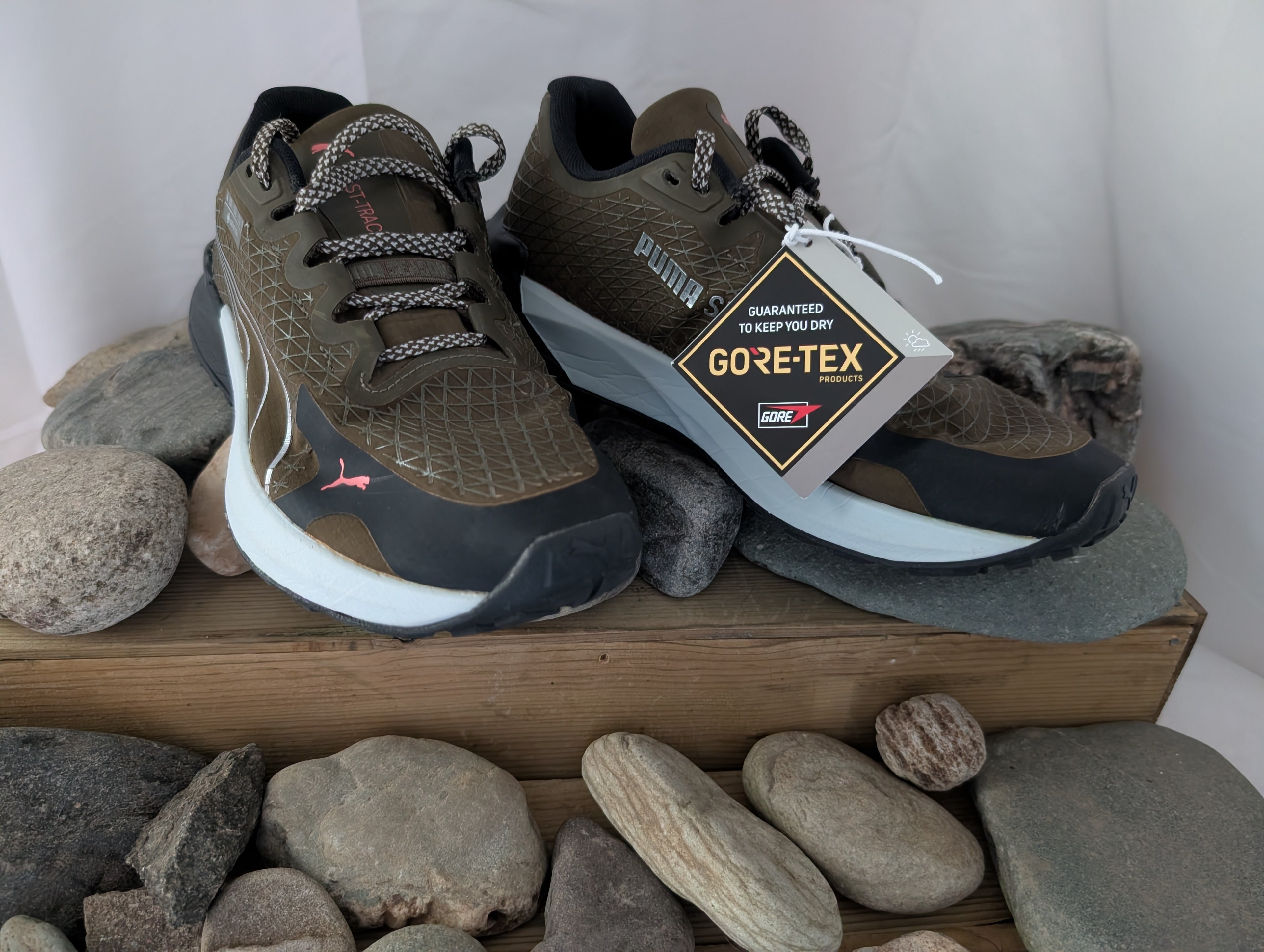 Puma, Fast-Trac Nitro, women's goretex trail running shoes, size 4.5 (F0119)
