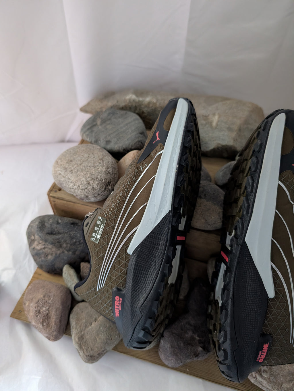 Puma, Fast-Trac Nitro, women's goretex trail running shoes, size 4.5 (F0119)