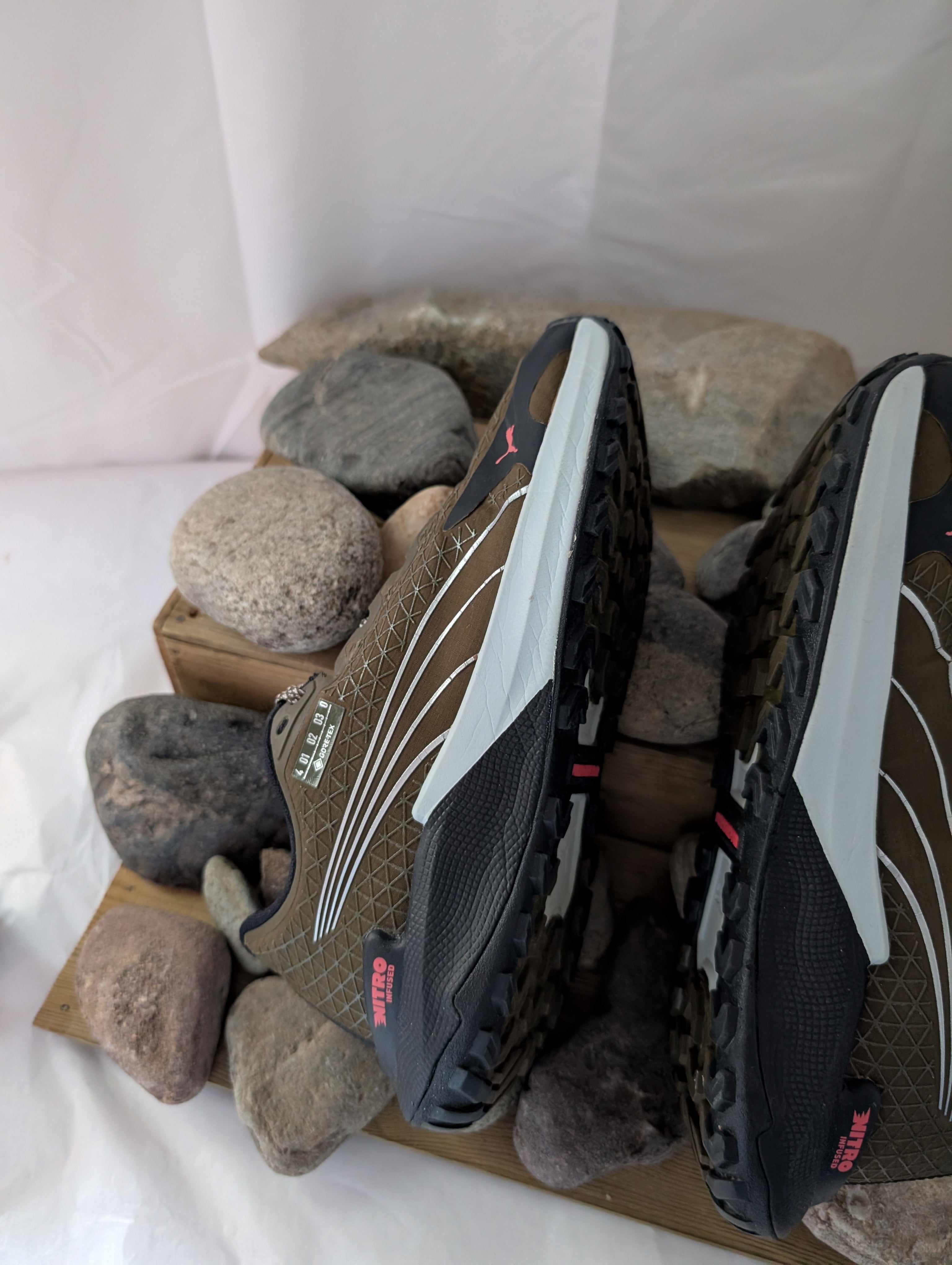 Puma, Fast-Trac Nitro, women's goretex trail running shoes, size 4.5 (F0119)