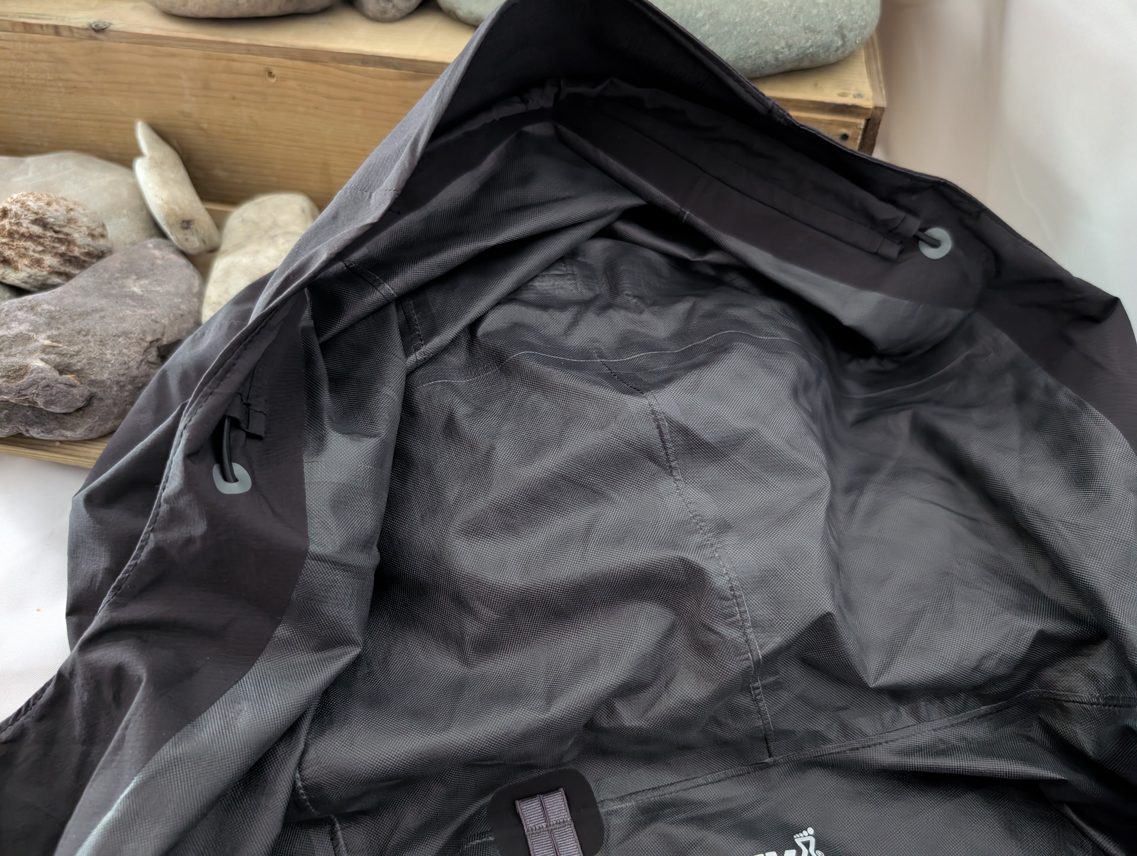 Inov-8 Stormshell FZ V2, women's waterproof trail running jacket, size 8 (CJ0047)