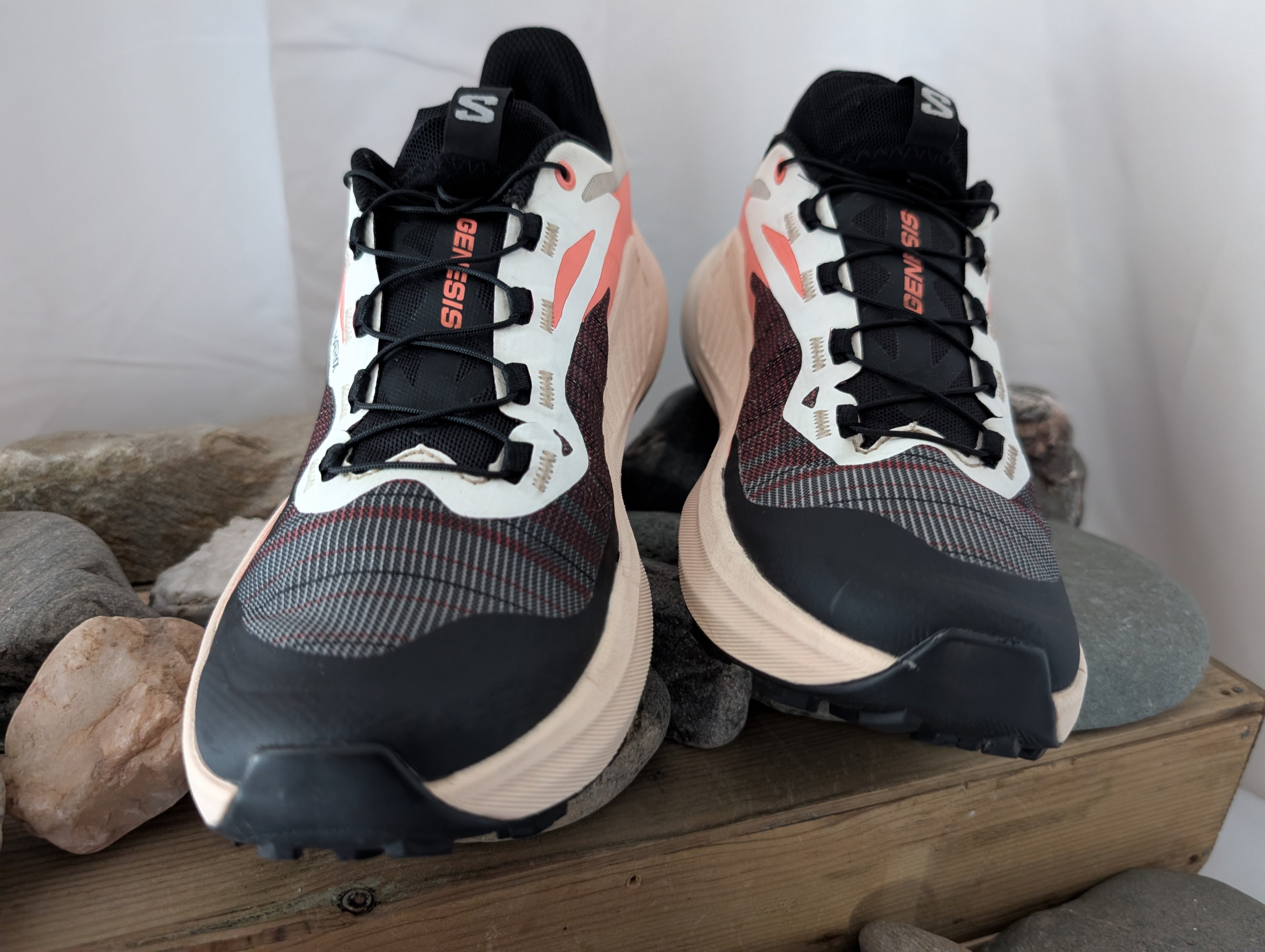Salomon Genesis, women's trail running shoes, size 6.5 (F0124)