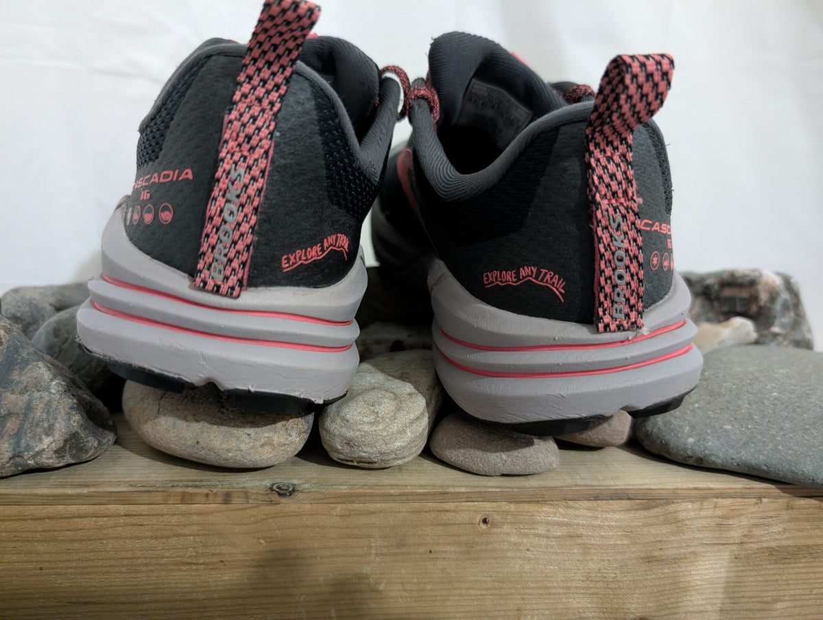 Brooks, Cascadia 16 GTX, Women's trail running shoes, size 6.5 (F0157)