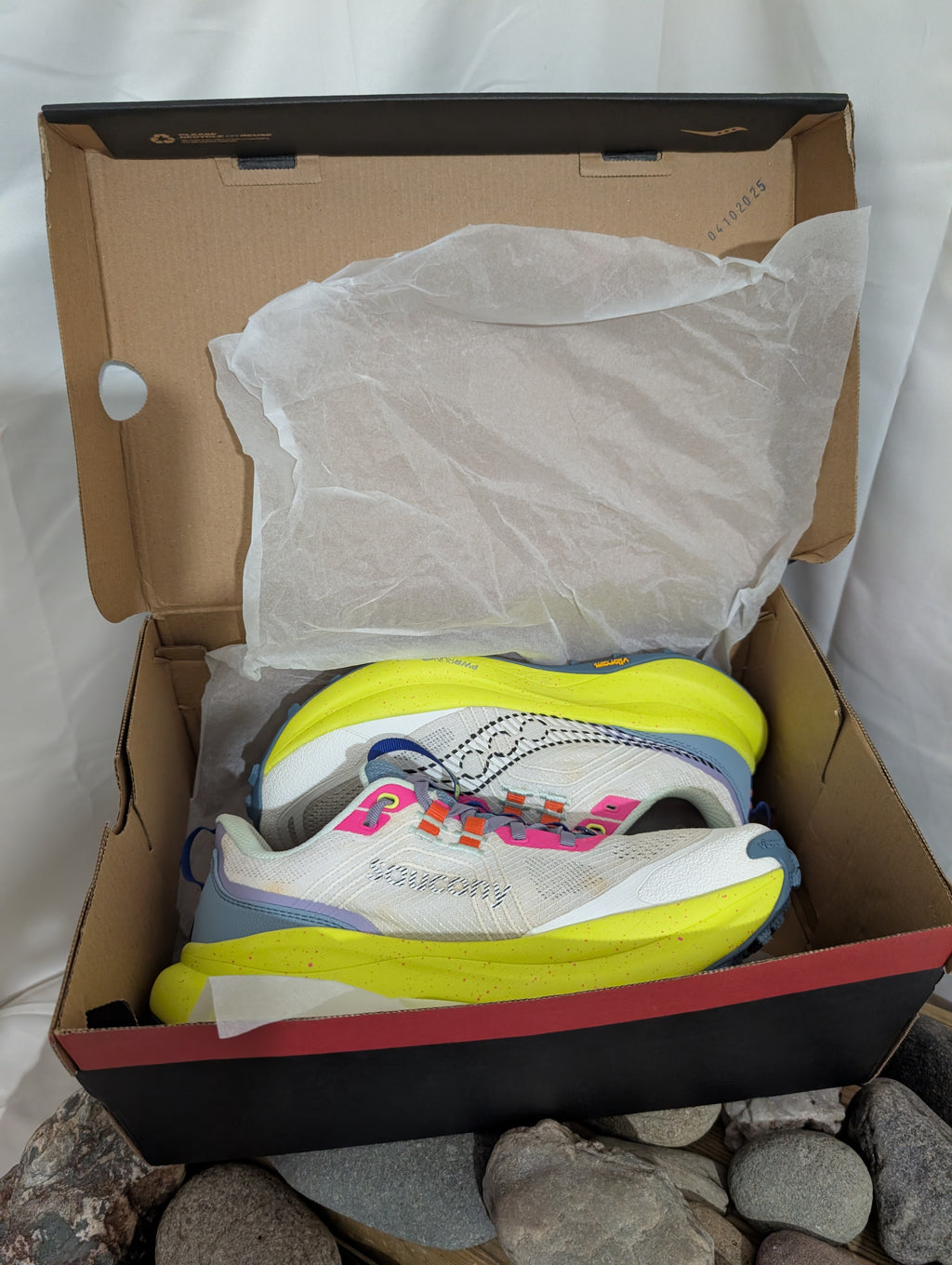 Saucony, Xodus Ultra 4, Women's trail running shoes, size 5.5 (F0180)